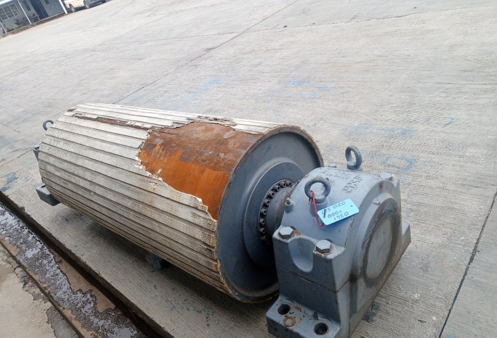 Close-up of failed ceramic lagging